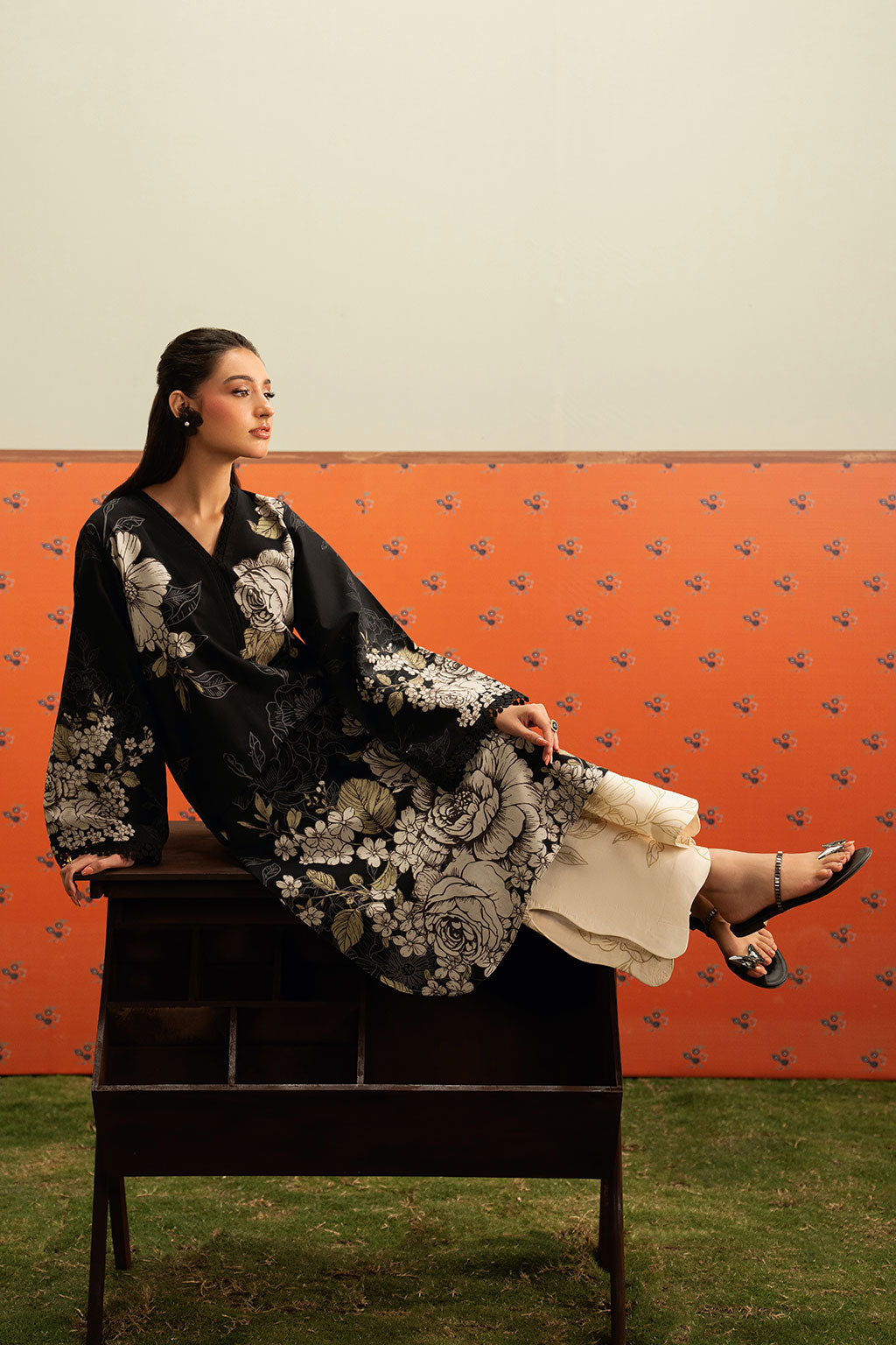 Black Floral Printed Lawn 2-Piece Set | Kurta Shirt & Cream Trouser – Stitched Pakistani Everyday Casual Wear UK | Basic Prints AB-309 - View 4